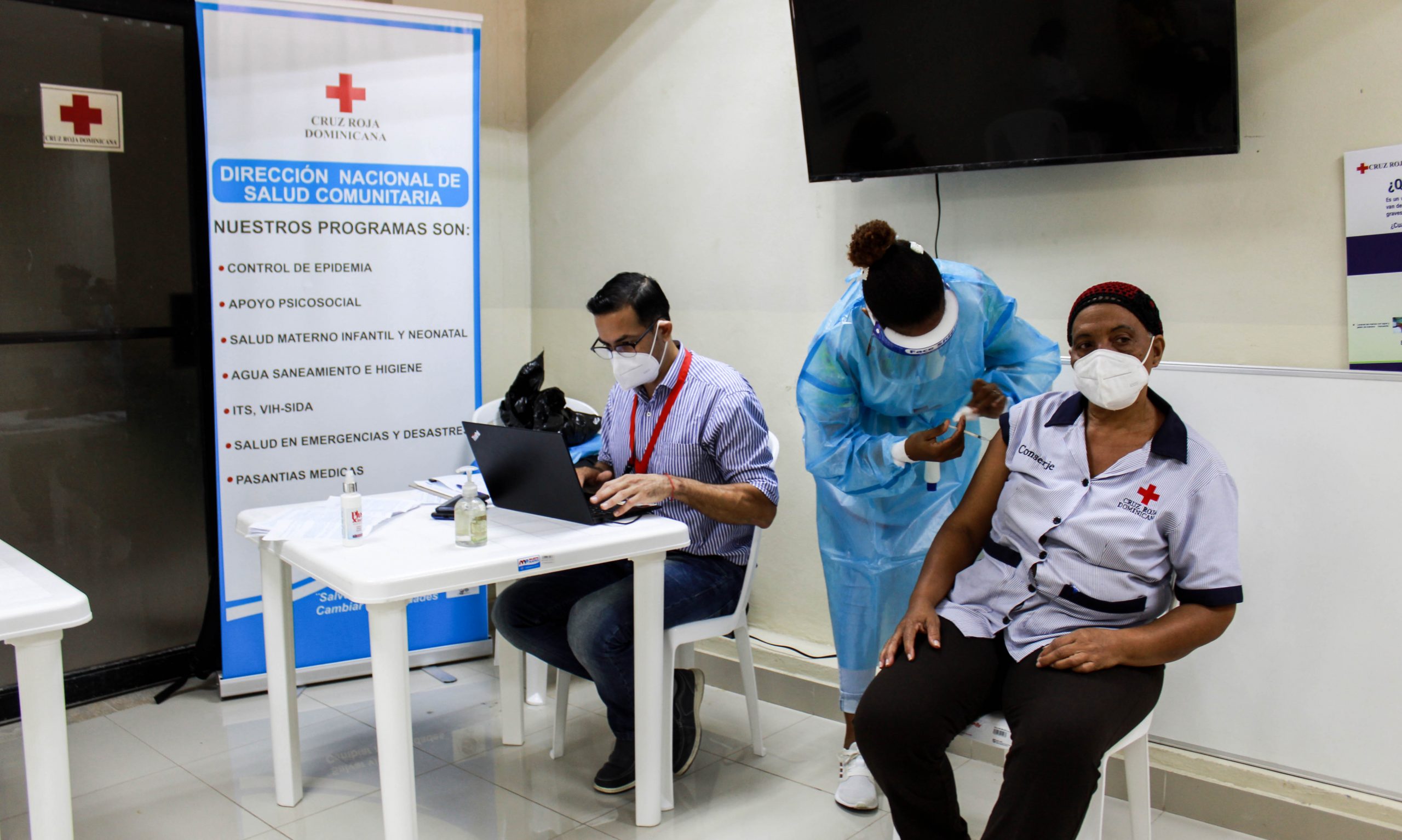 Asistencia de personas es fluida en centros de vacunación