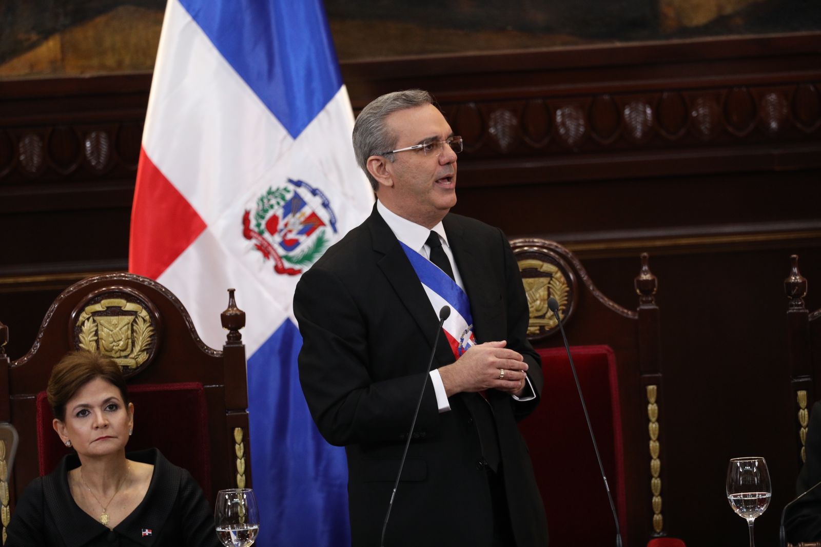 Abinader anuncia aumento de ayudas sociales para combatir inflación