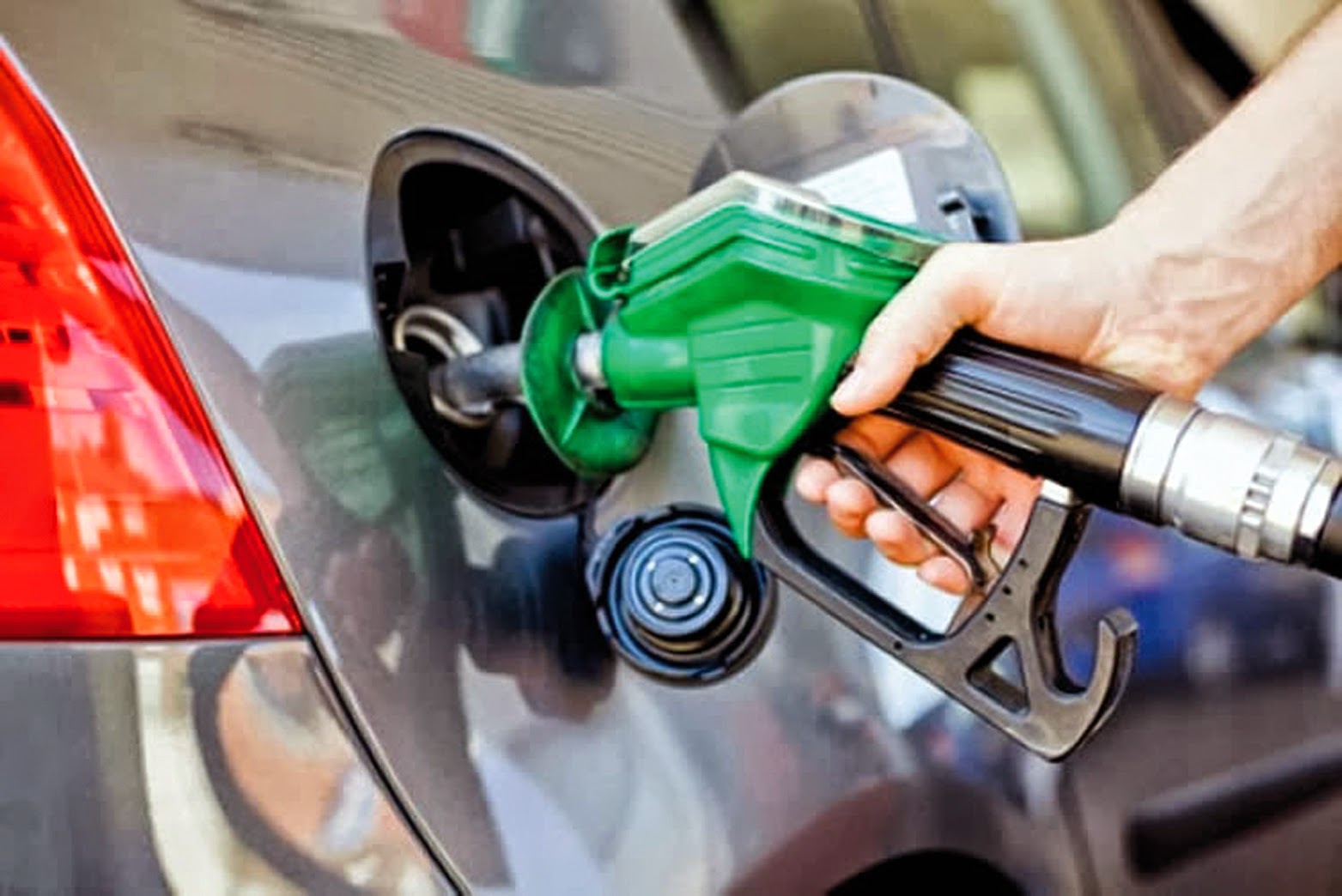 Combustibles aumentarían RD$37 por galón si Gobierno retira subsidios