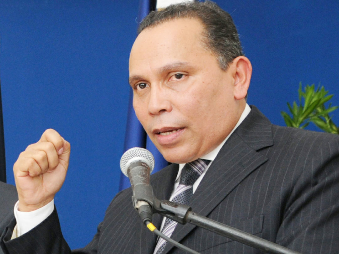 Radhamés Jiménez dice es locura hablar de reforma a la Constitución
