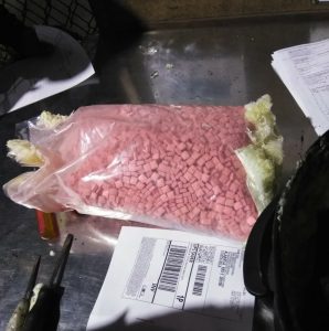 DNCD ocupa 2,500 pastillas presumiblemente éxtasis en AILA