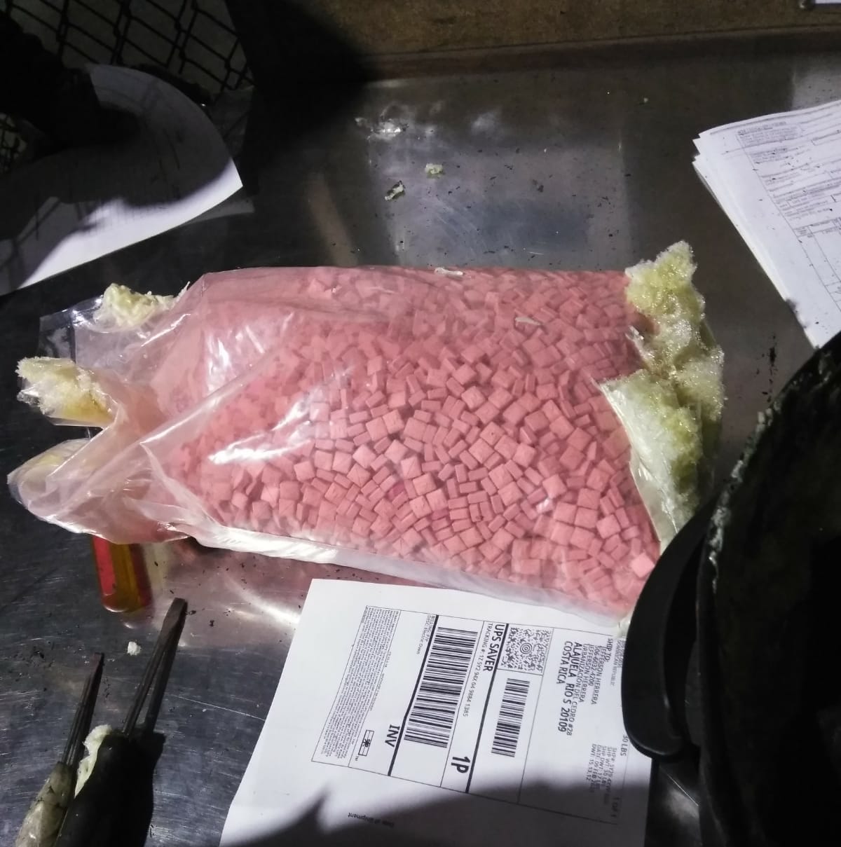 DNCD ocupa 2,500 pastillas presumiblemente éxtasis en AILA