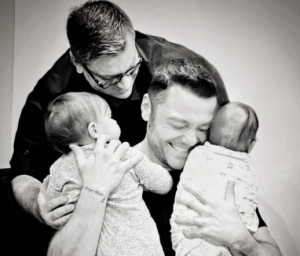 Tiziano Ferro desborda de felicidad al ser padre de dos bebés