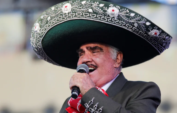 El cantante se encuentra nominado en dos categorías: “Álbum del año-regional mexicano” por A mis 80´s y “Canción mariachi/ranchera del año”, por el tema Ya no insistas corazón.