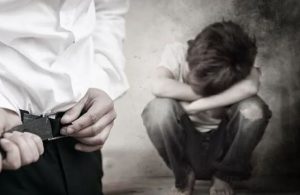 Médico acusado de violar hijo afirma niño fue inducido por su madre
