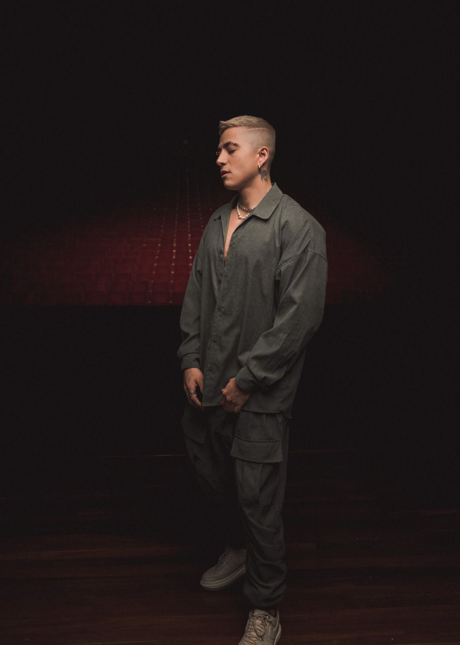 Andy Rivera sorprende a ritmo de bachata con “Mi Mundo Entero”