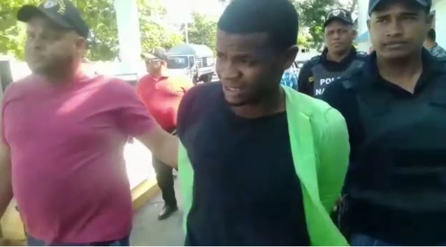 Policía apresa hombre acusado de herir de bala a otro en Barahona