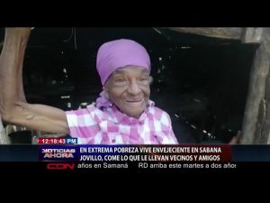 Envejeciente en pobreza extrema come lo que le llevan vecinos