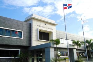 Senador PLD denuncia contrato de Hacienda para pagar comida