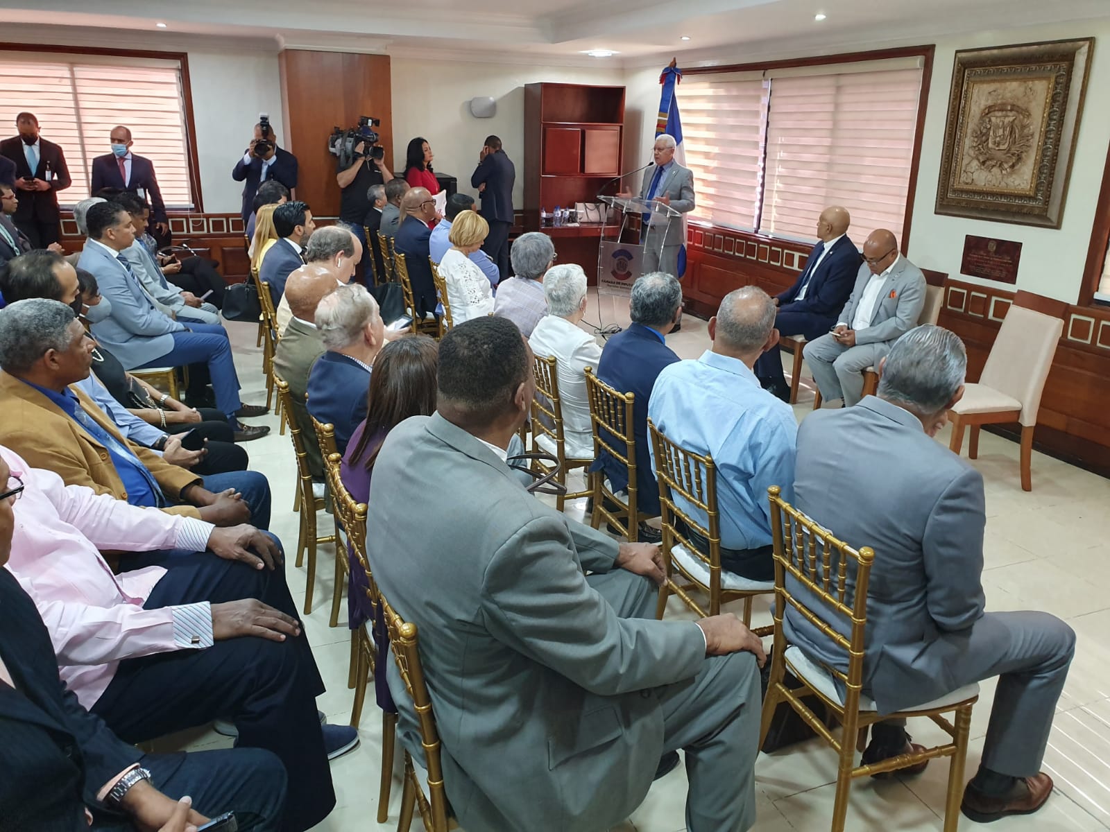 Diputados reconocen integrantes de la Selección Nacional de Baloncesto