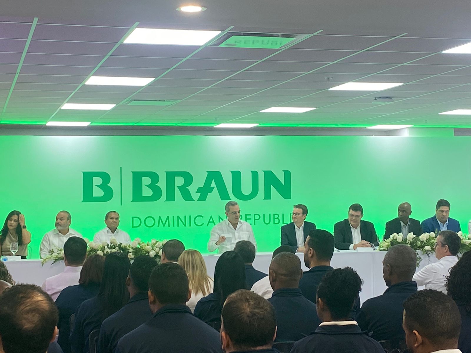 Luis Abinader inaugura moderna planta de manufactura en Las Américas
