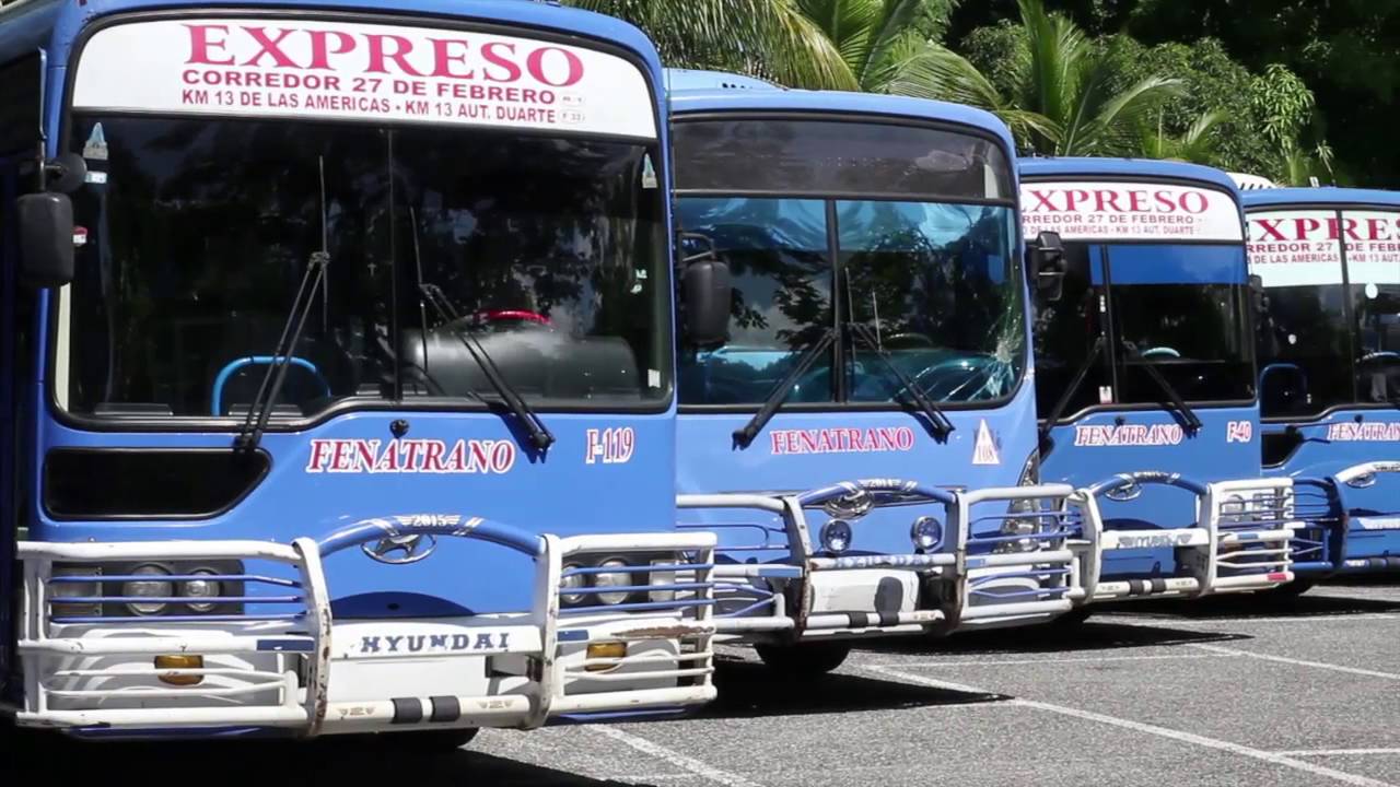 Otro autobús de corredor Charles de Gaulle en es atacado a pedradas