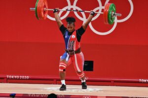 Crismery Santana se proclama campeona absoluta en clasificatorio pesas