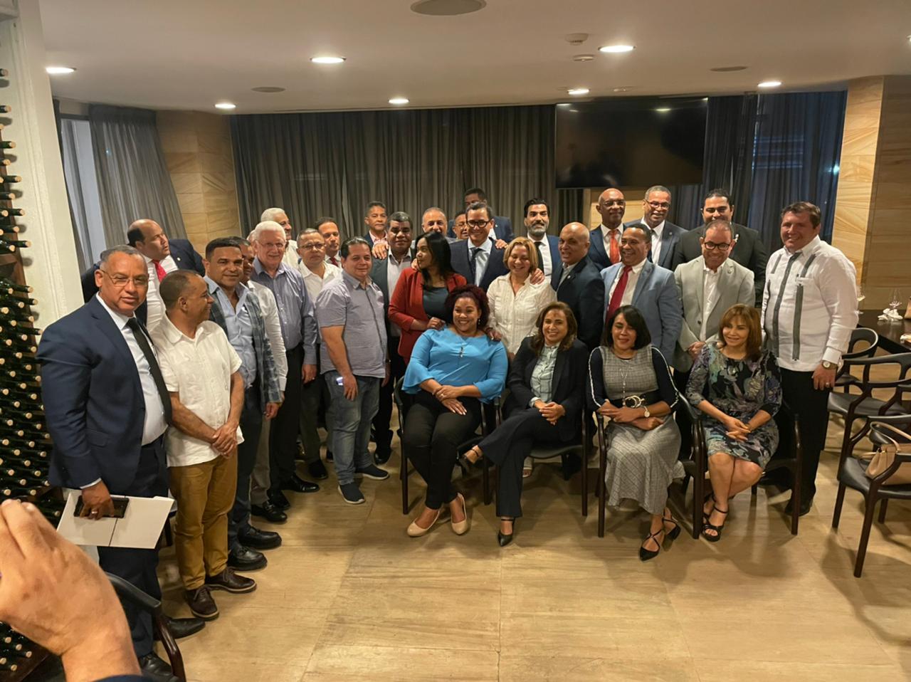 Diputados proponen a Eddy Olivares para presidir el PRM