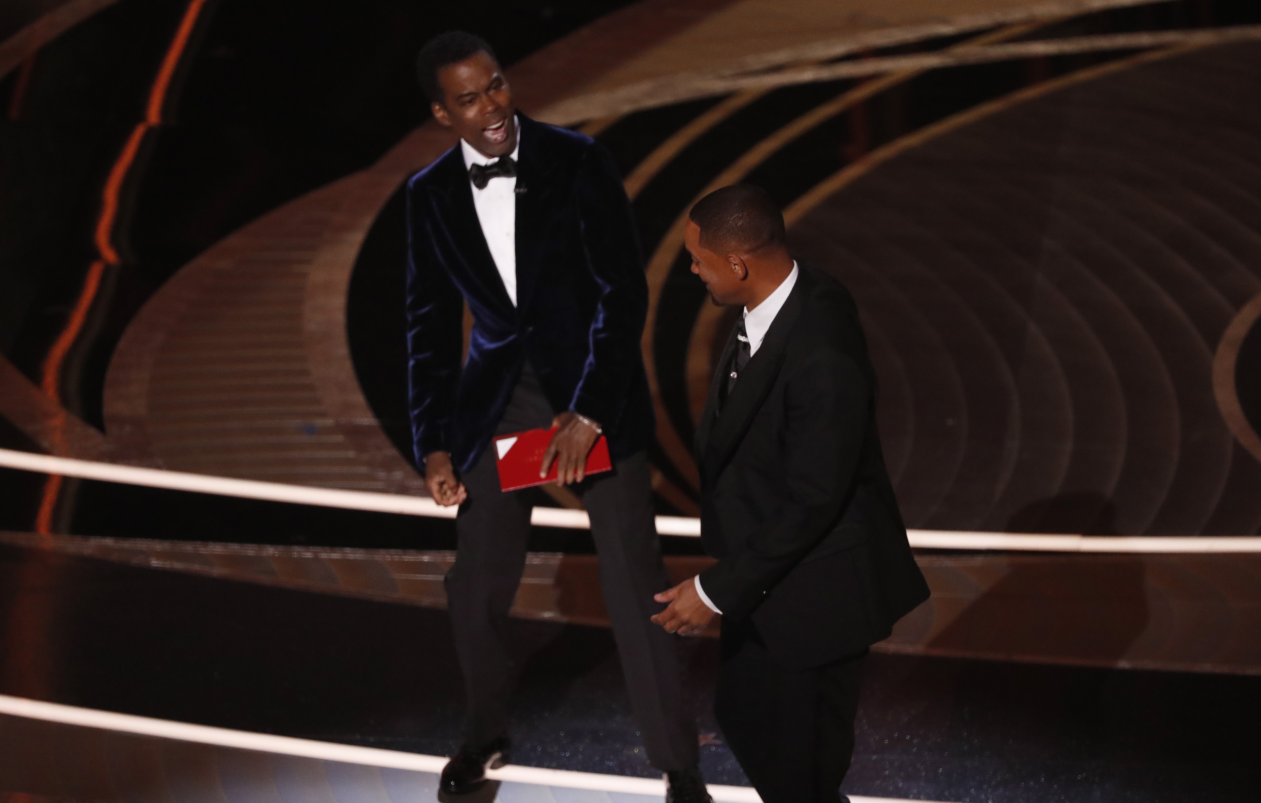 Los Óscar condenan la bofetada de Will Smith y estudiarán un castigo