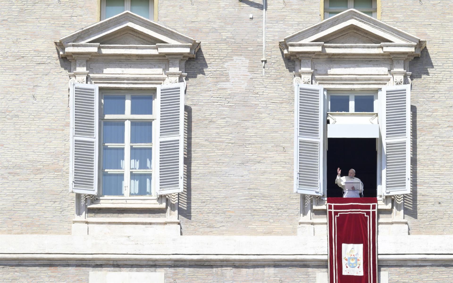 El Papa pide compromiso de todos para el cese "esta guerra repugnante"