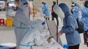 China registró una cifra récord de casos de coronavirus