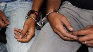 DGII somete a dos hombres vendían placas exhibición falsa por Whatsapp