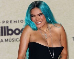 Karol G recibe premio 