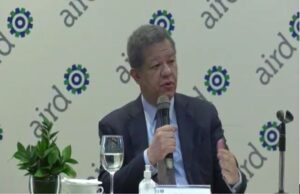 Leonel Fernández sostiene encuentro con Asociación de Industrias