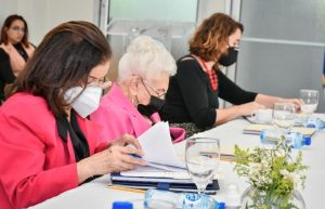 Designan con nombre de María Cristina Camilo salón de eventos Conape