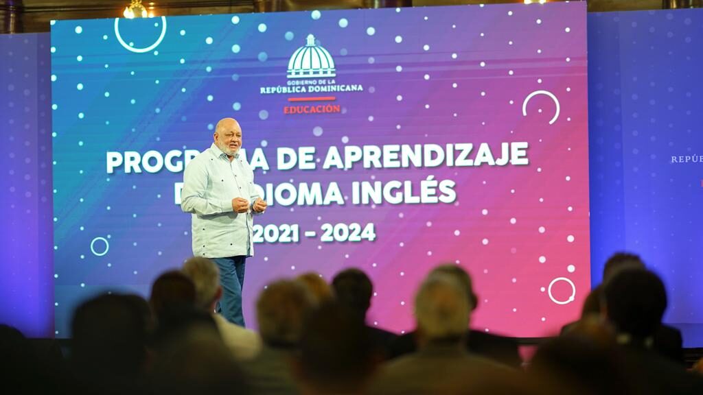 Ministro de Educación Roberto Fulcar,