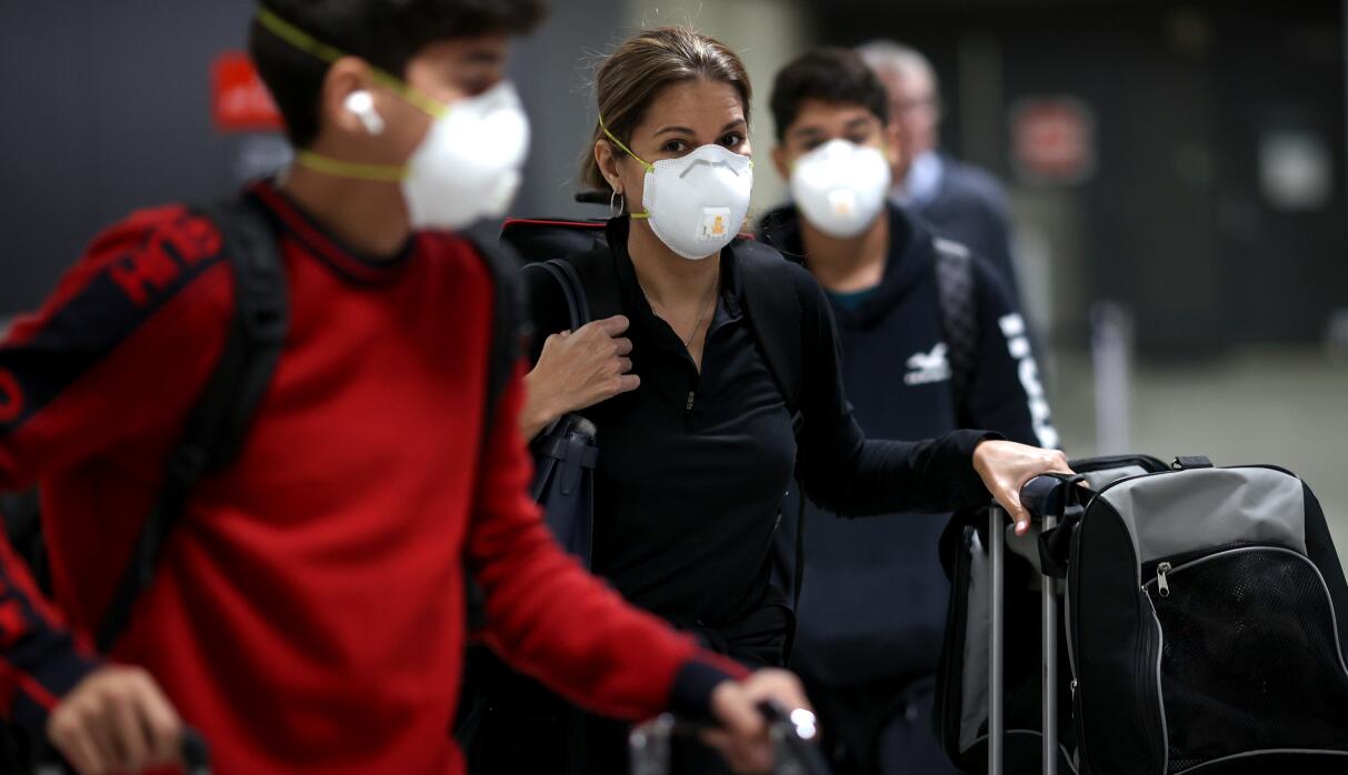 Cientos de varados en el Aeropuerto de Orlando por cierres de vuelos