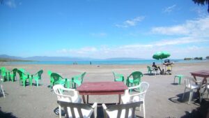 Medio Ambiente inicia demolición de restaurantes de la Playa Monte Río