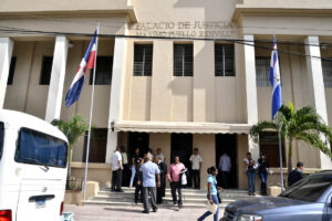 Palacio de Justicia de San Cristóbal Máximo Puello Renville, centro judicial el El Tribunal de Ejecución de la Pena conoce la solicitud de libertad condicional de la reclusa Sobeida Félix Morel, condenada por pertenecer a la red del capo boricua José David Figueroa Agosto..
San Cristobal, República Dominicana
Foto : Orlando Ramos/Acento.com.do
Fecha: 18/05/2014