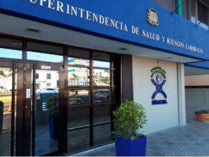 Sisalril socializa propuesta de precio de referencia para medicamentos
