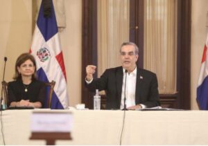 Presidente Abinader reafirma compromiso con la educación