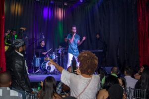 El artista Chrushman realiza concierto en Chao Café Teatro