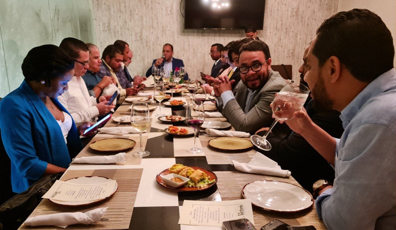 Salvador Holguín se reúne con comunicadores, periodistas e influencers
