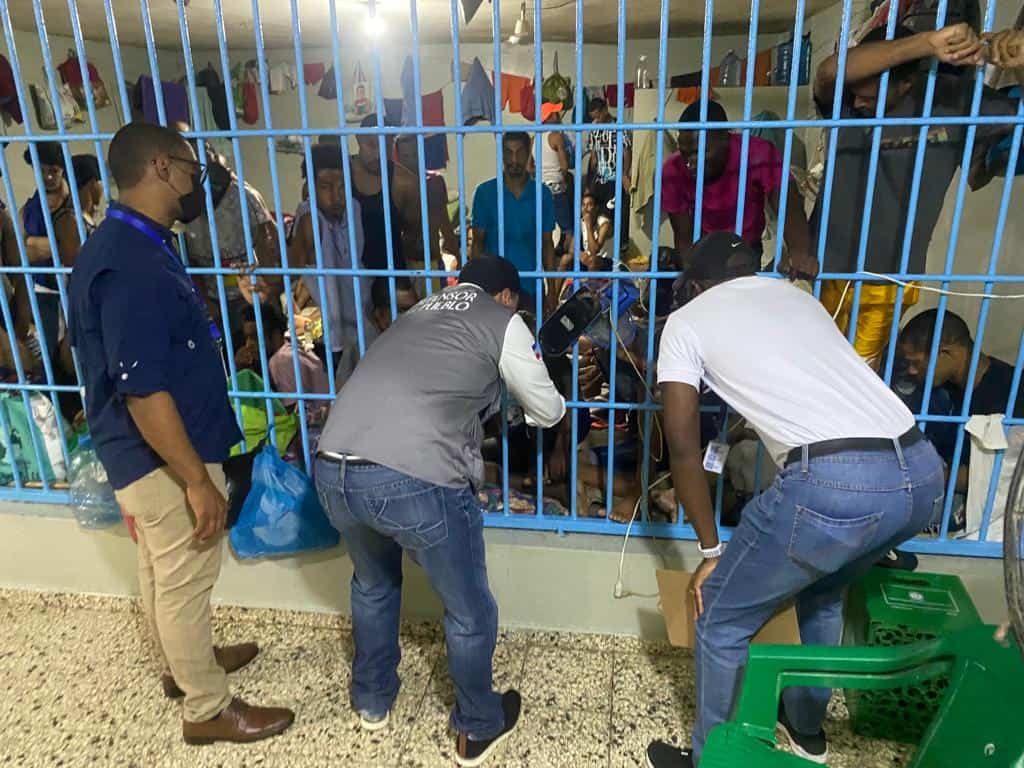 Las autoridades penitenciarias avanzan en sus acciones para terminar de trasladar a los privados de libertad alojados en el recinto carcelario que opera en el destacamento policial de Bella Colina.