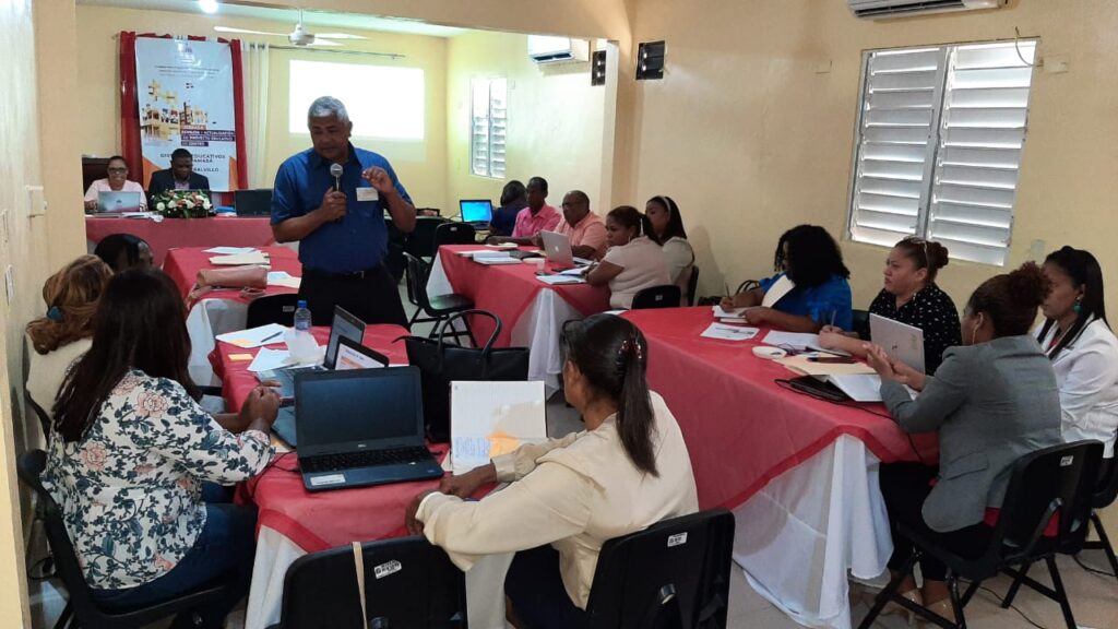 Imparten Jornada de Actualización de Proyecto Educativo en Monte Plata