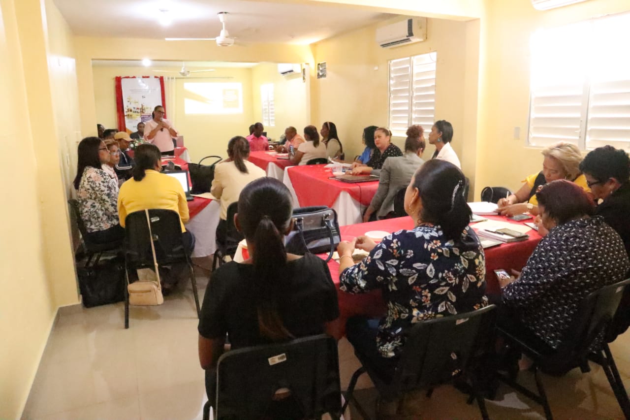 Imparten Jornada de Actualización de Proyecto Educativo en Monte Plata