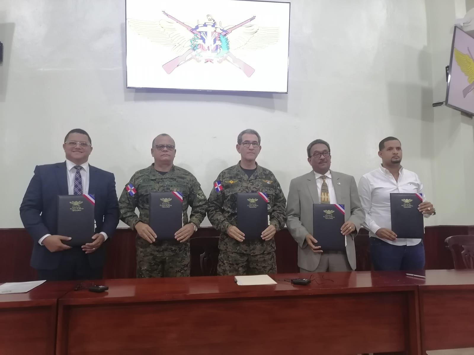 CENTRO MEDICO DOMINICO CUBANO FIRMA ACUERDO CON FAD