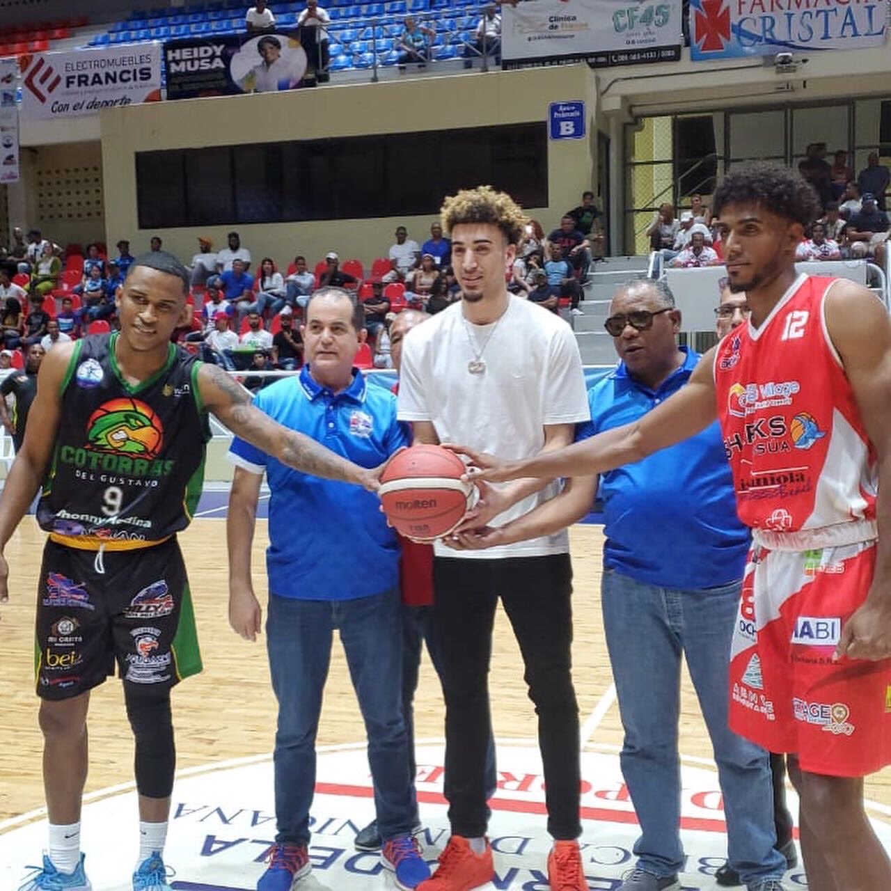 Chris Duarte realiza saque de honor en jornada de TBS Puerto Plata