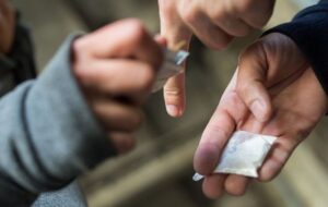 Residentes La Vega piden a autoridades desmantelar punto de drogas
