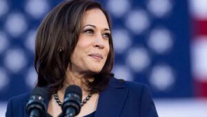 Vicepresidenta de Estados Unidos dio positivo por COVID-19