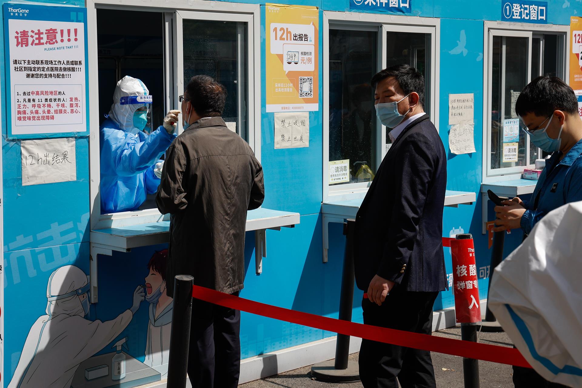 Pekín hará 20 millones de PCR mientras en Shanghái bajan los casos