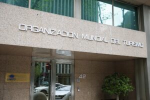 Rusia se retira de la OMT, que sigue debatiendo su suspensión 