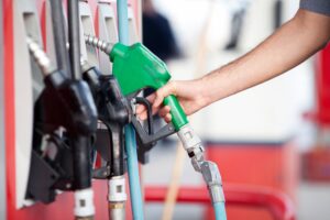 Gobierno asume alzas de combustibles; subsidia otros 900 millones