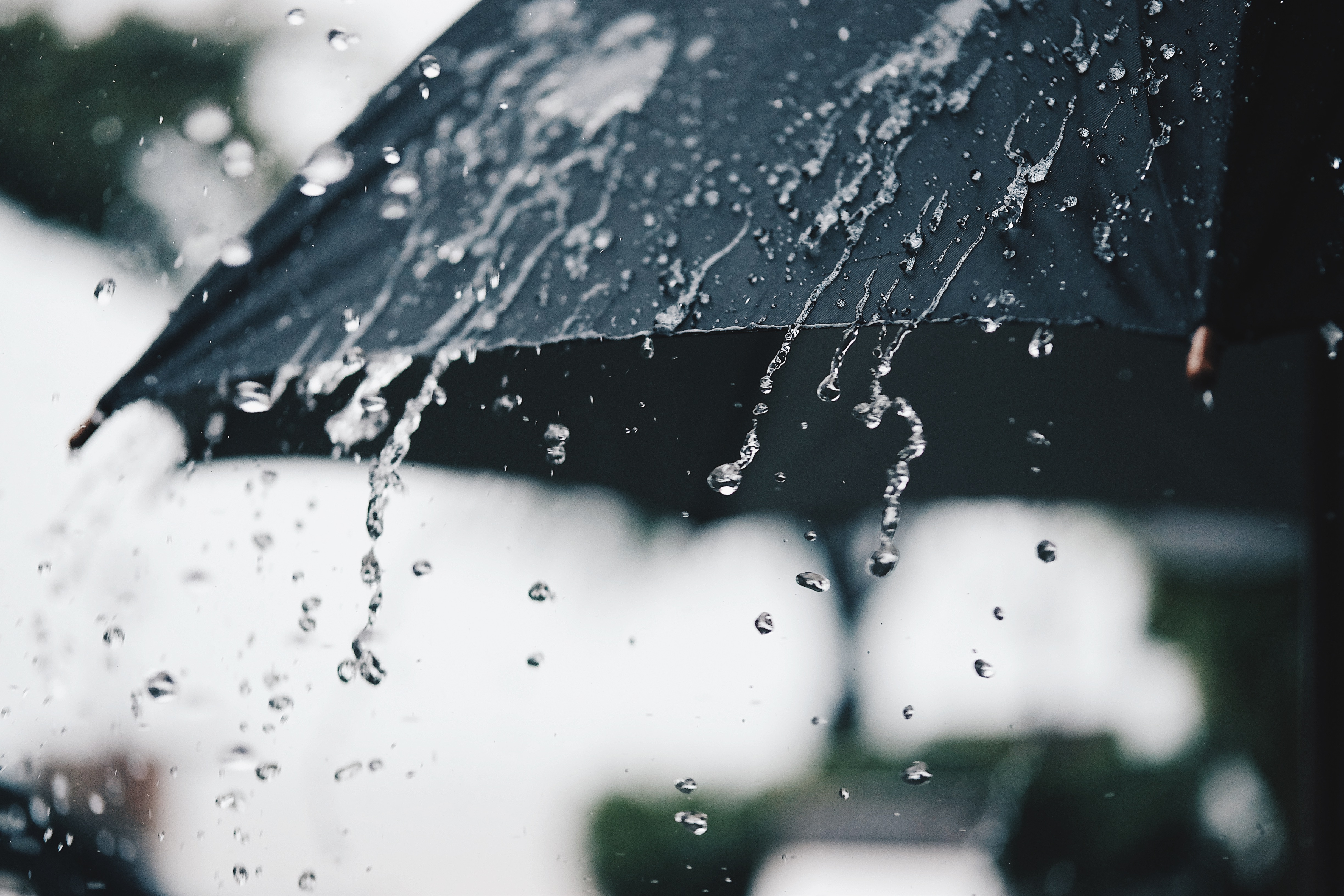 Clima: aguaceros por vaguada y alerta para varias provincias