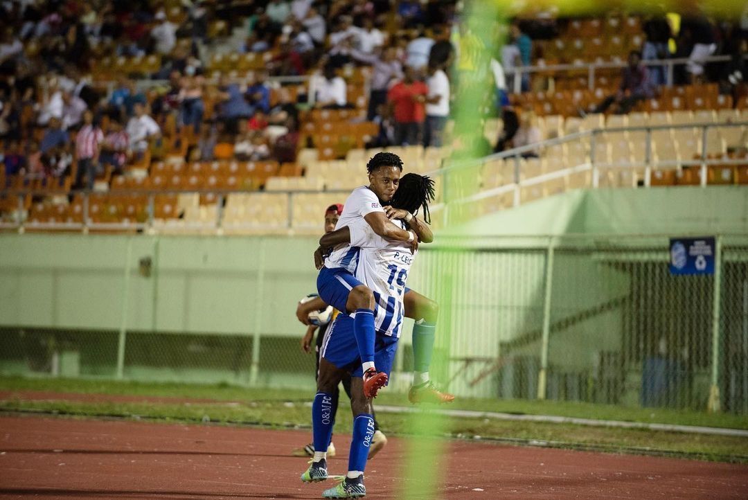 Arichell Hernández y Stanley Providence dan triunfo a O&M