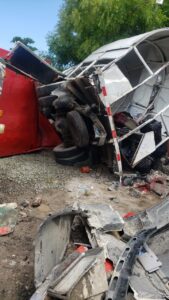 Más de una docena de niños peloteros heridos en accidente de tránsito 