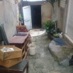 Residentes tratan de evitar los artículos se mojen