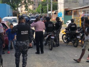 Ante la constante demanda de la población para que la policía intervenga en la situación, esa institución ha desplegado un amplio operativo que persigue devolver la tranquilidad a ese sector.