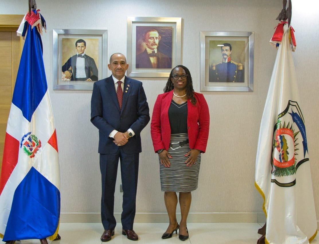 Jefa de la DEA se reúne con director de la DNCD