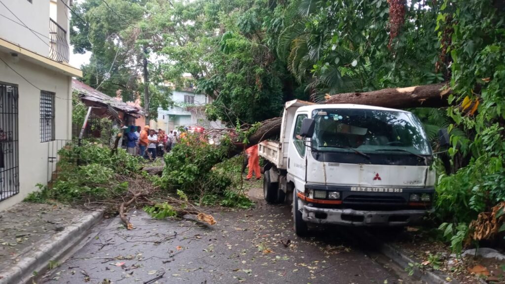 Lluvias y fuertes vientos afectan unas 15 viviendas en Puerto Plata